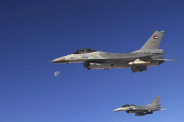 Armée jordanienne en 2026 : F-16, blindés et défense aérienne
