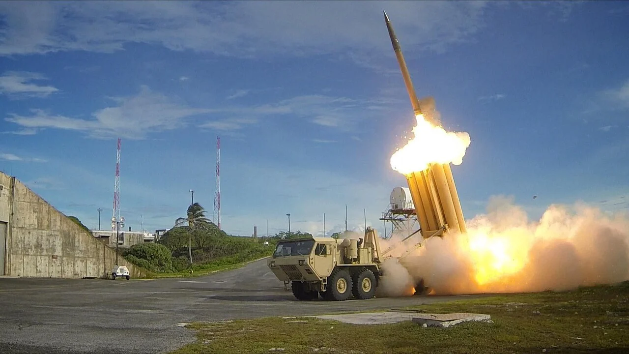 Un intercepteur THAAD est lancé lors d'un essai d'interception de la Missile Defense Agency
