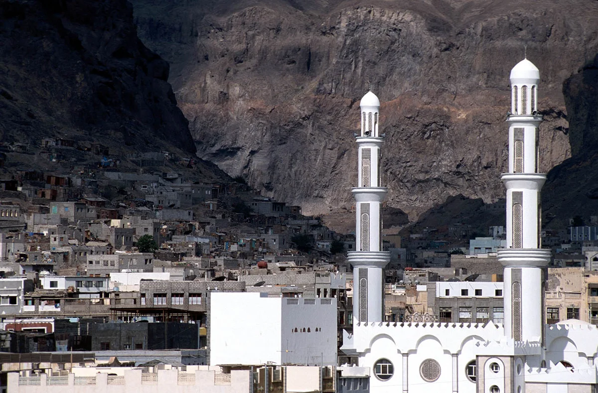 Houthi Missiles Hit Aden’s Al-Maashiq Palace, Killing Five: What Is Confirmed