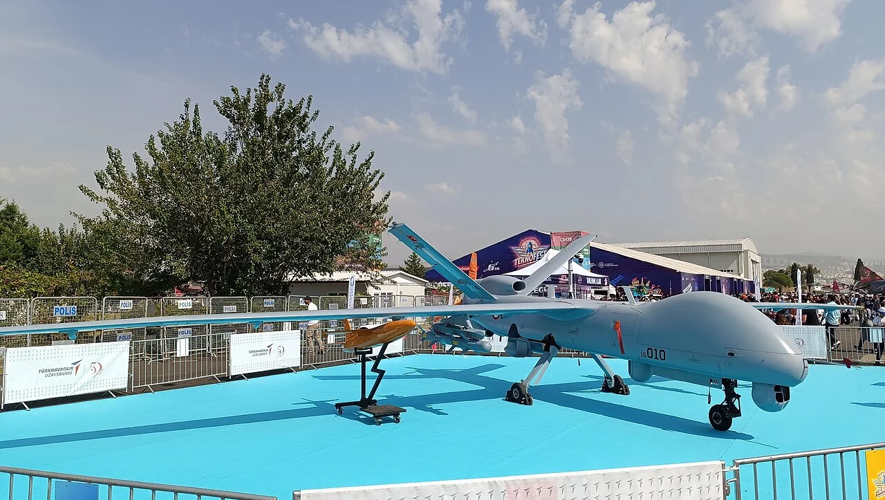 Drone TAI Anka à moyenne altitude et longue endurance exposé