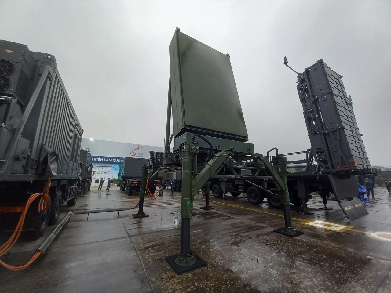 A SPYDER-MR missile firing unit positioned alongside an EL/M-2084 multi-mission radar in Vietnamese air defense service